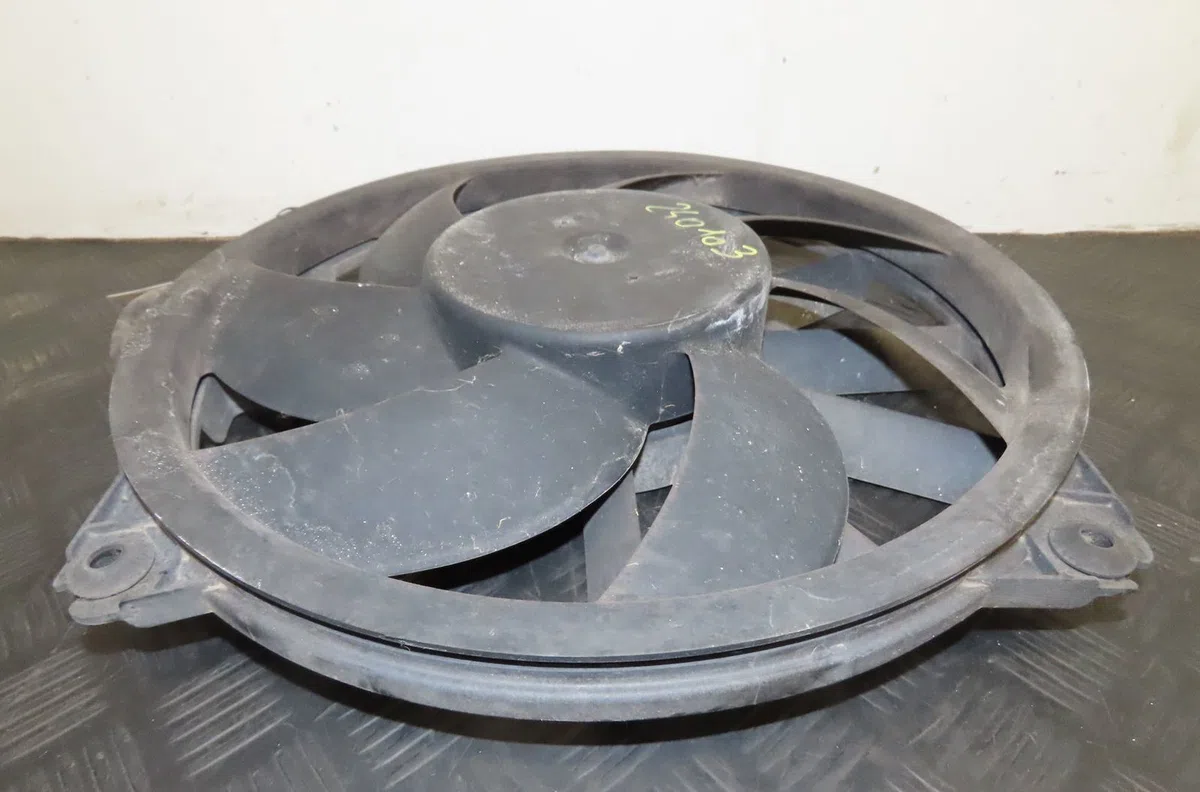 Ventilateur de refroidissement Peugeot 3008 Monospace (0U_) 2.0 hdi hybrid4 (0urhca) (2011-2016) occasion