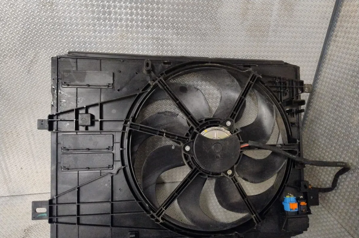 Ventilateur de refroidissement Peugeot 3008 SUV (MC_, MR_, MJ_, M4_) 2.0 bluehdi 180 (2016) occasion