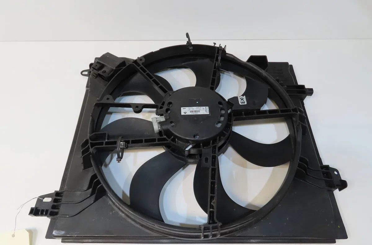 Ventilateur de refroidissement Renault MEGANE IV 3-5 portes (B9A-M-N_) 1.3 tce 140 (b9nb) (2018) occasion