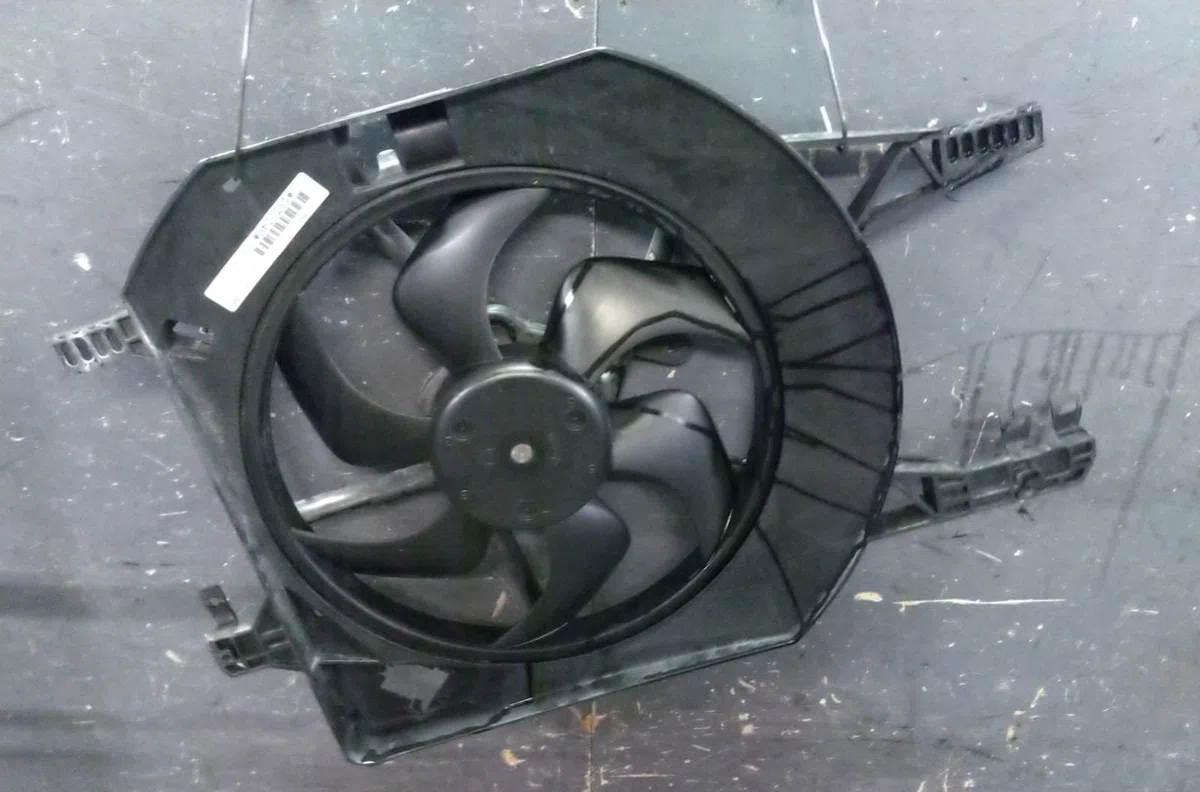 Ventilateur de refroidissement Renault TRAFIC II Autobus-Autocar (JL) 1.9 dci 80 (jl0b) (2001-2006) occasion