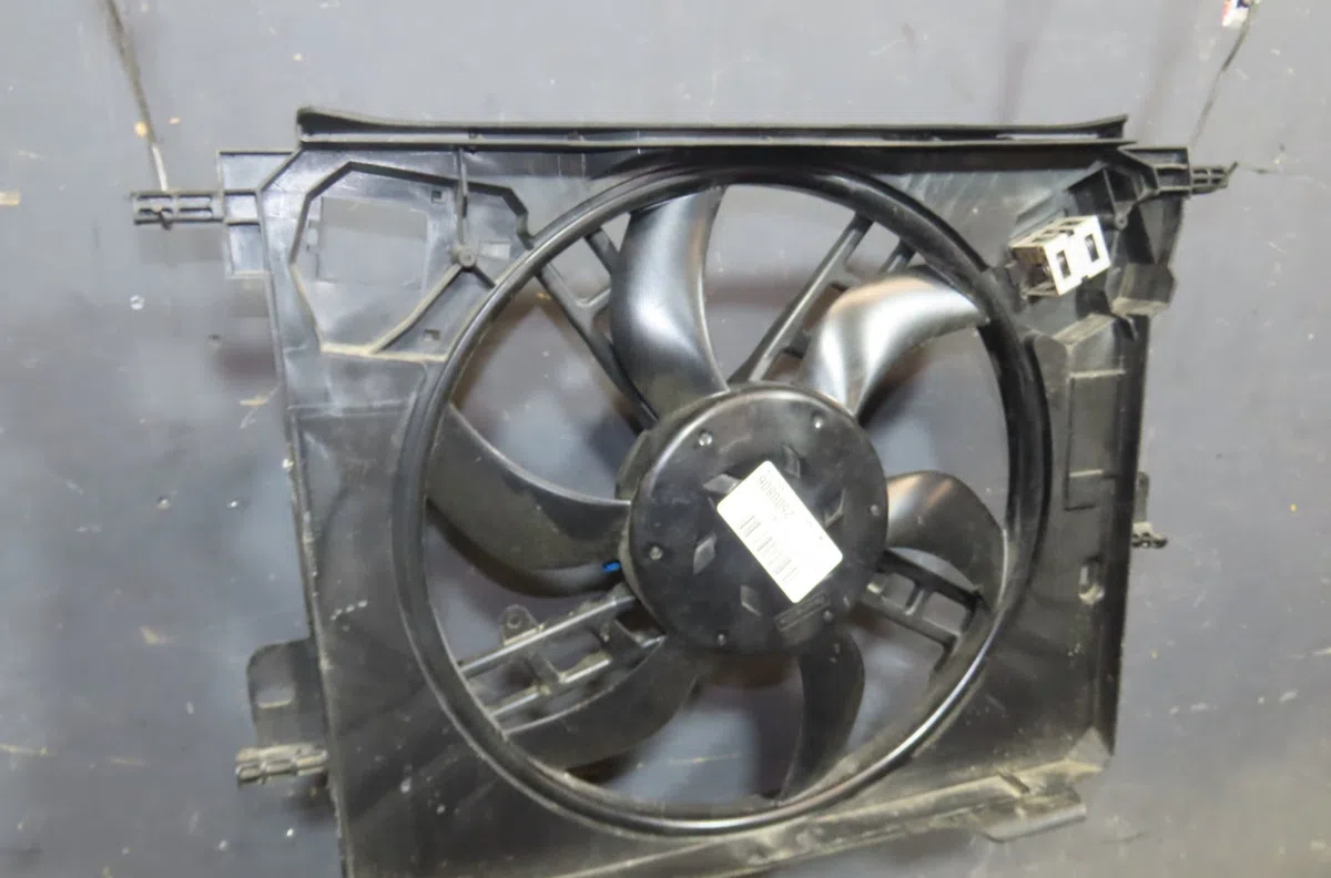 Ventilateur de refroidissement Renault TWINGO III (BCM_, BCA_) 1.0 sce 70 (2014) 5 portes occasion