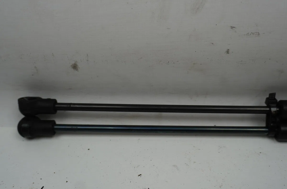 Verin d capot Land rover DISCOVERY III (L319) 2.7 td 4x4 (2004-2009) occasion