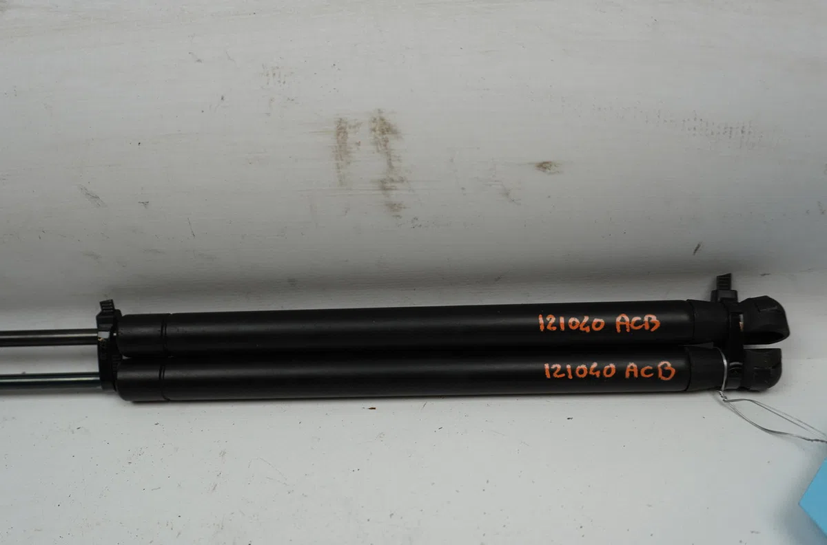 Verin d capot Land rover DISCOVERY III (L319) 2.7 td 4x4 (2004-2009) occasion