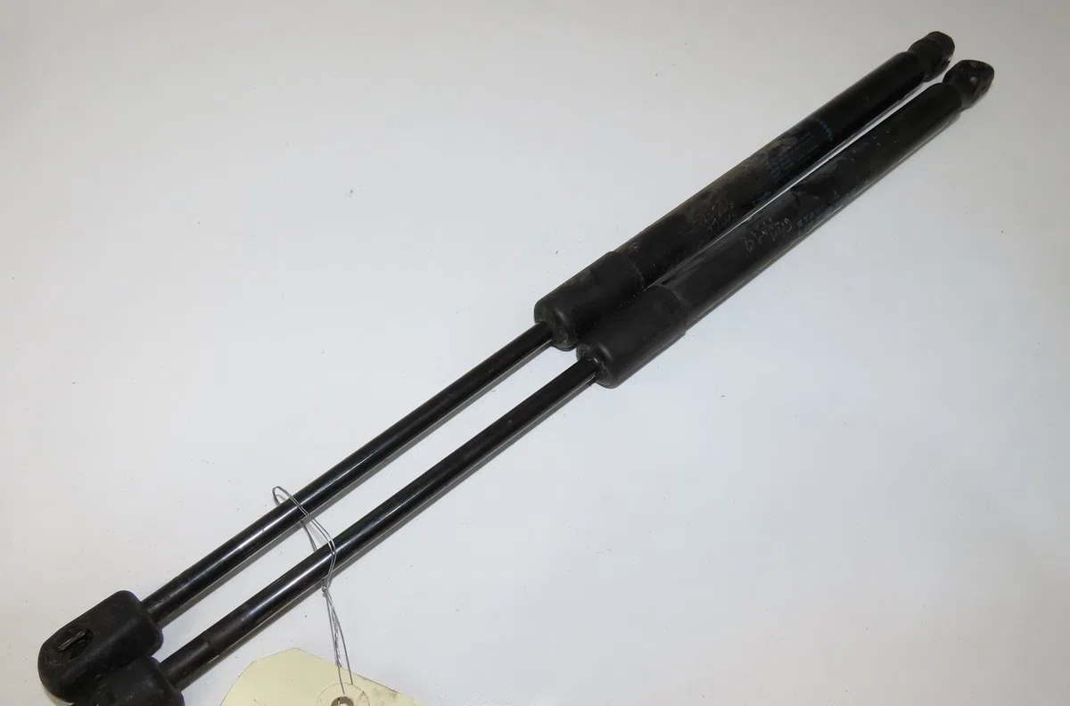 Verin droit hayon Renault MEGANE I (BA0-1_) 1.6 e (ba0f, ba0s) (1996-1999) occasion