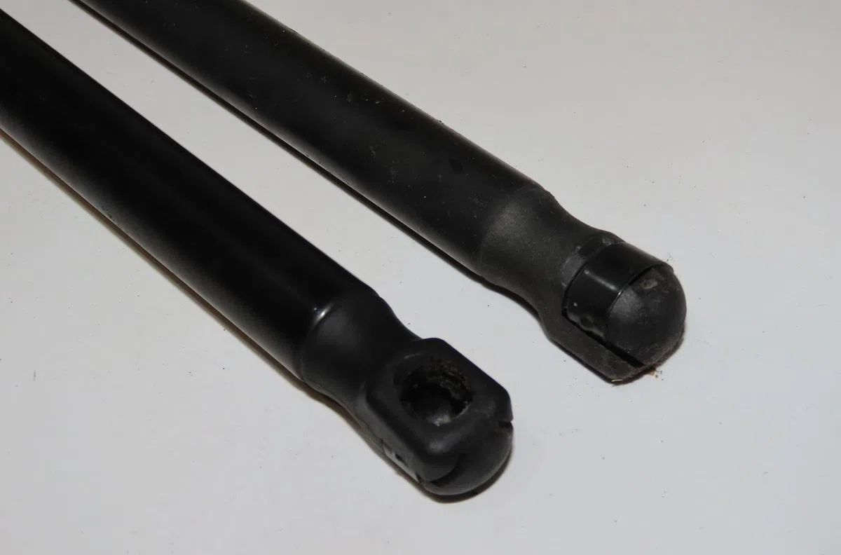 Verin droit hayon Renault MEGANE I Break (KA0-1_) 1.6 16v (ka0b, ka04, ka11) (1999-2003) occasion