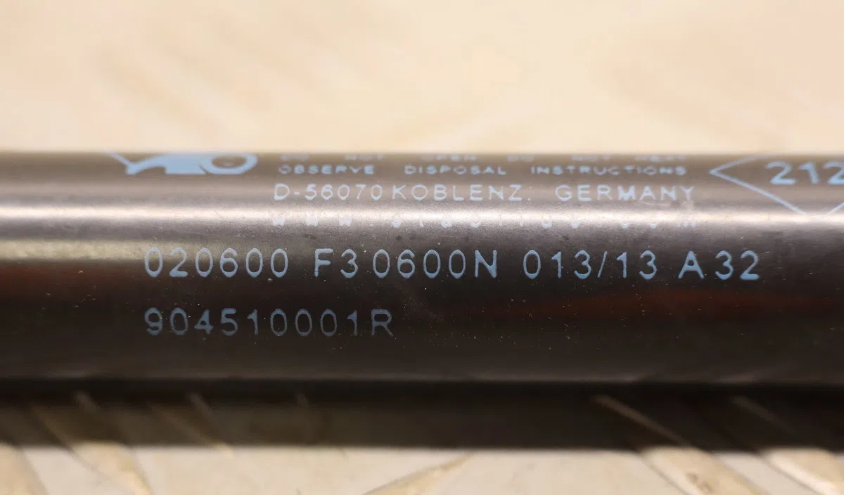 Verin droit hayon Renault MEGANE III 3-5 portes (BZ0-1_, B3_) 1.5 dci (bz09, bz0d, bz1w, bz29, bz14) (2009) 5 portes occ