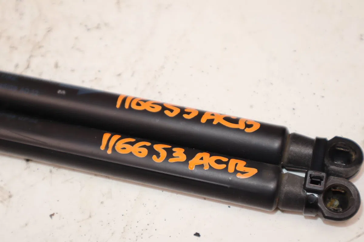 Verin droit hayon Toyota AURIS (_E15_) 2.0 d-4d (ade150_) (2006-2012) occasion