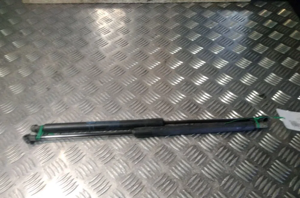 Verin droit hayon Toyota AVENSIS (_T25_) 2.0 d-4d (adt250_) (2006-2008) occasion