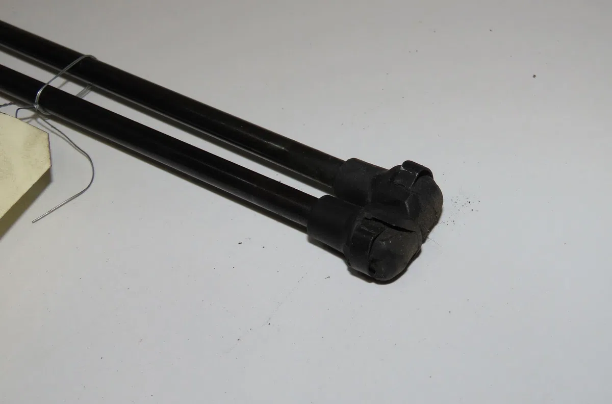 Verin droit hayon Volkswagen POLO (9N_, 9A_) 1.2 (2002-2007) 5 portes occasion