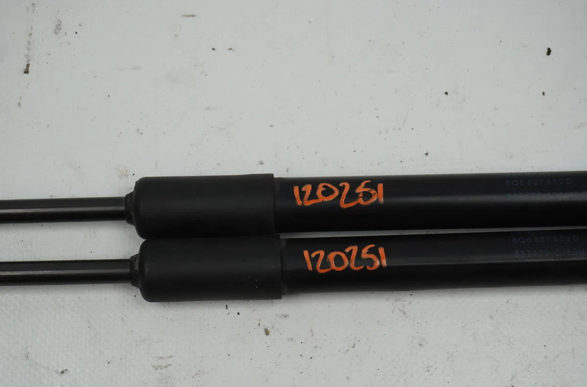 Verin droit hayon Volkswagen POLO (9N_, 9A_) 1.4 16v (2001-2008) occasion