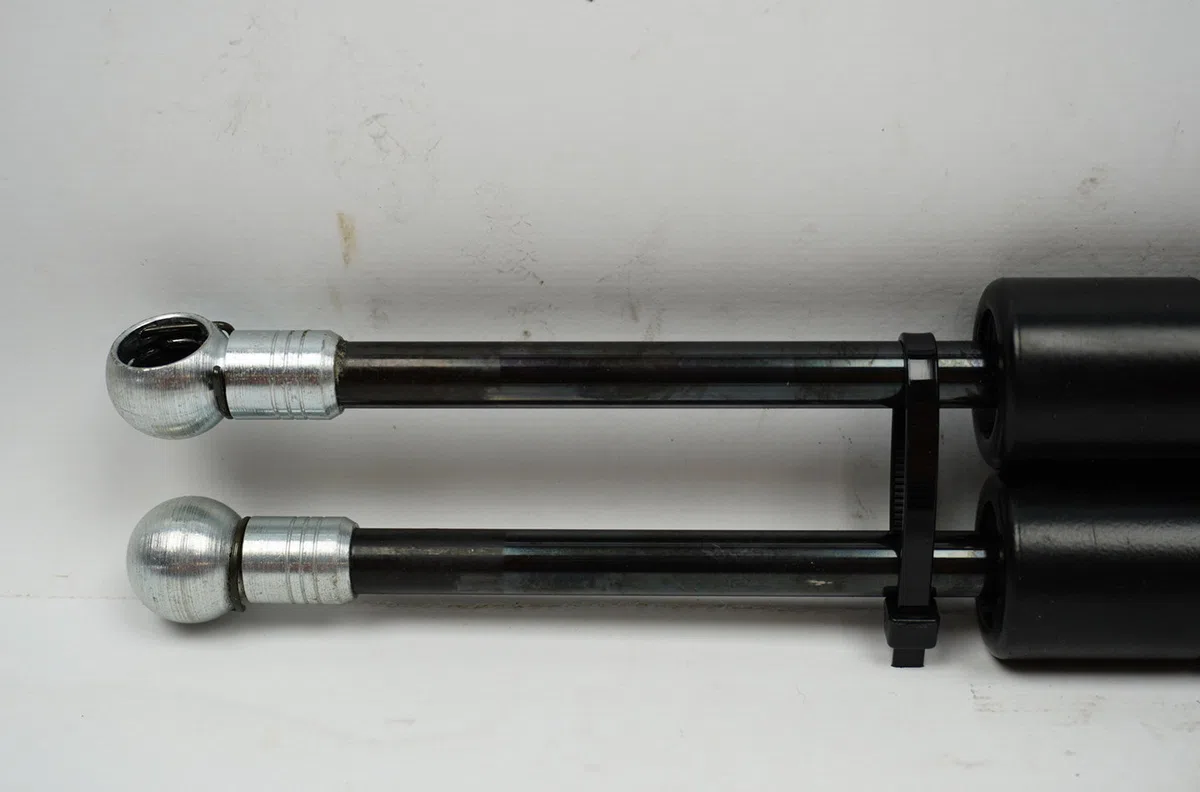 Verin droit hayon Volvo V70 II (285) D5 awd (2002-2007) occasion