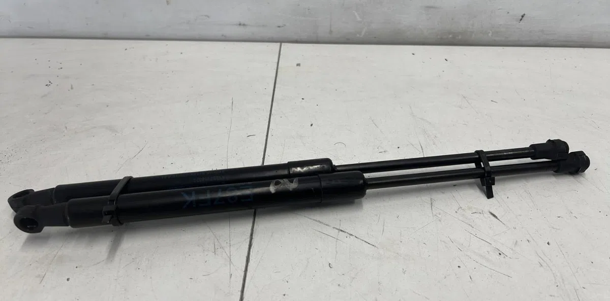 Verin g capot BMW SERIE 1 E81 occasion