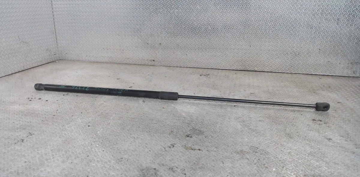 Verin g capot Volvo C30 (533) D3 (2010-2012) occasion