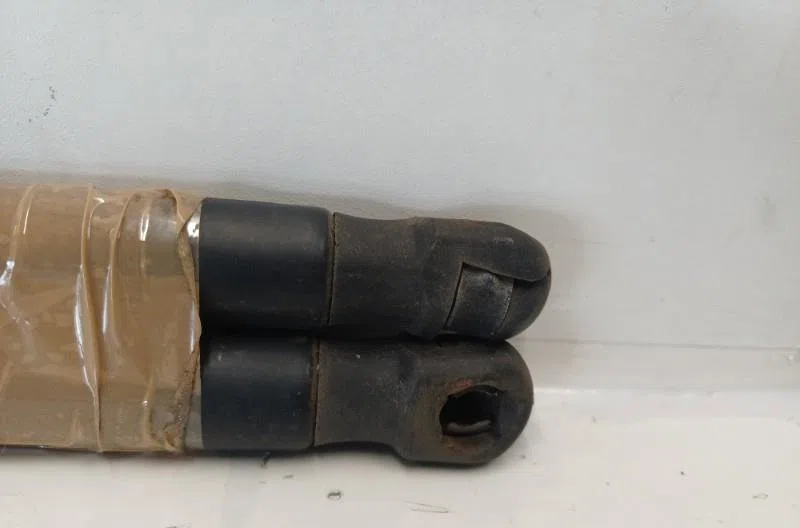 Verin gauche hayon MINI MINI 1 R50-R53 PHASE 1 occasion