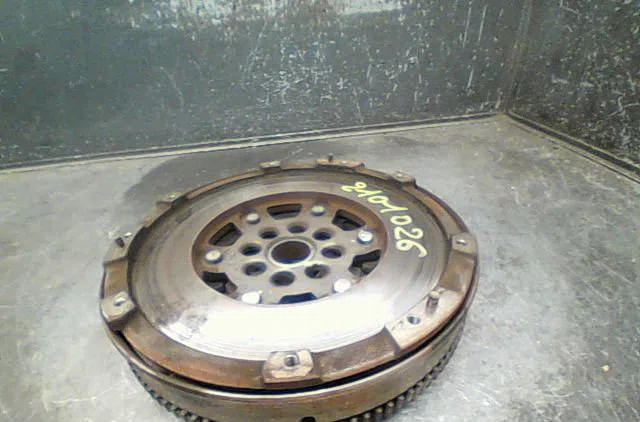 Volant moteur Fiat GRANDE PUNTO (199_) 1.3 d multijet (199.axd11, 199.axd1a, 199.axd1b,... (2005-2010) 5 portes occasion
