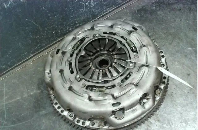 Volant moteur Nissan PATHFINDER III (R51) 2.5 dci 4wd (2005) occasion