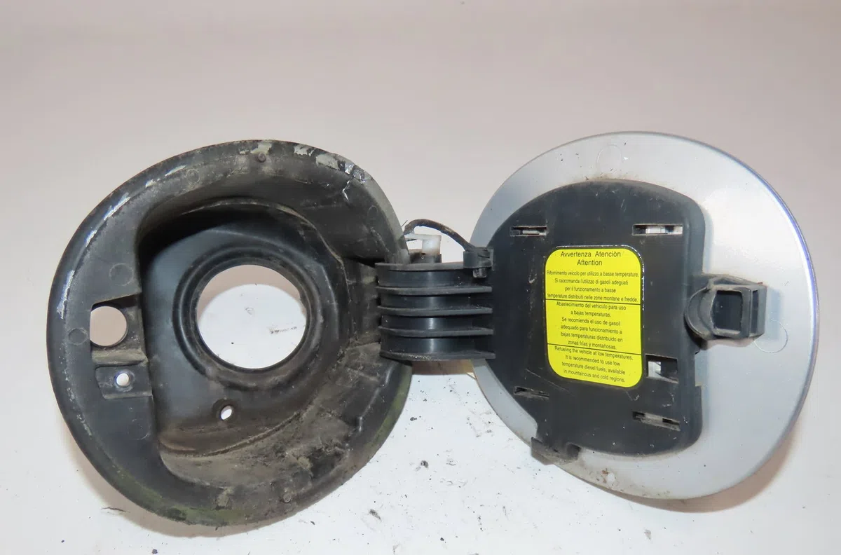 Volet de trappe carburant Alfa romeo GIULIETTA (940_) 2.0 jtdm (940.fxl1a) (2010-2020) occasion