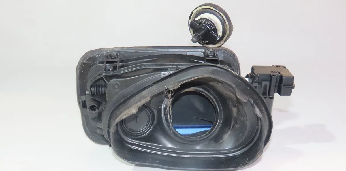 Volet de trappe carburant Bmw 2 Coupé (F22, F87) 218 i (2015) occasion