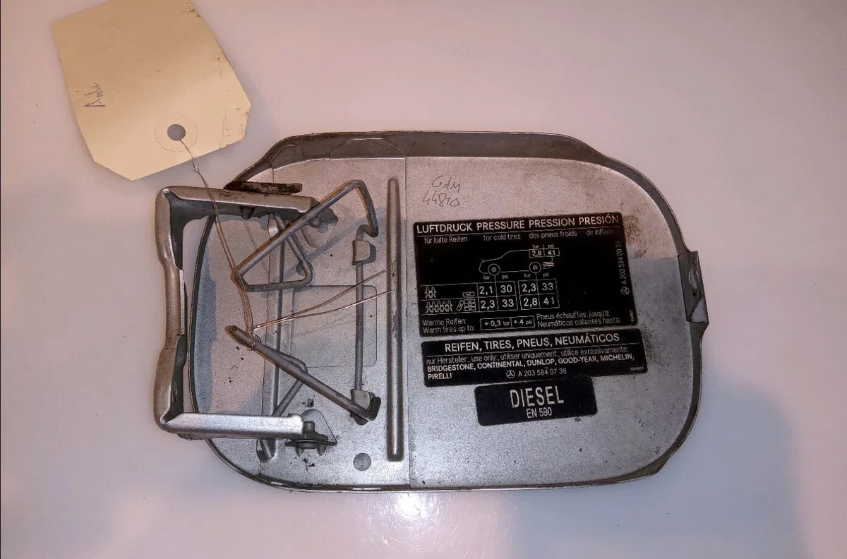 Volet de trappe carburant Mercedes-benz CLASSE C (W203) C 220 cdi (203.006) (2000-2007) 4 portes occasion