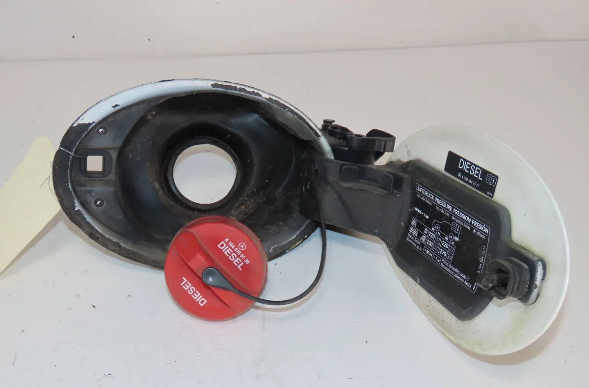 Volet de trappe carburant Mercedes-benz CLASSE M (W164) Ml 350 cdi 4-matic (164.125, 164.124) (2009-2011) occasion