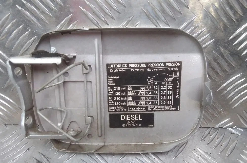 Volet de trappe carburant Mercedes-benz CLK (C209) Clk 320 cdi (209.320) (2005-2009) occasion