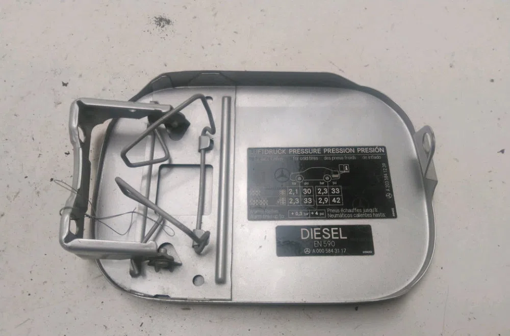 Volet de trappe carburant MERCEDES CLASSE C 2 CL203 SPORTCOUPE 2003 occasion
