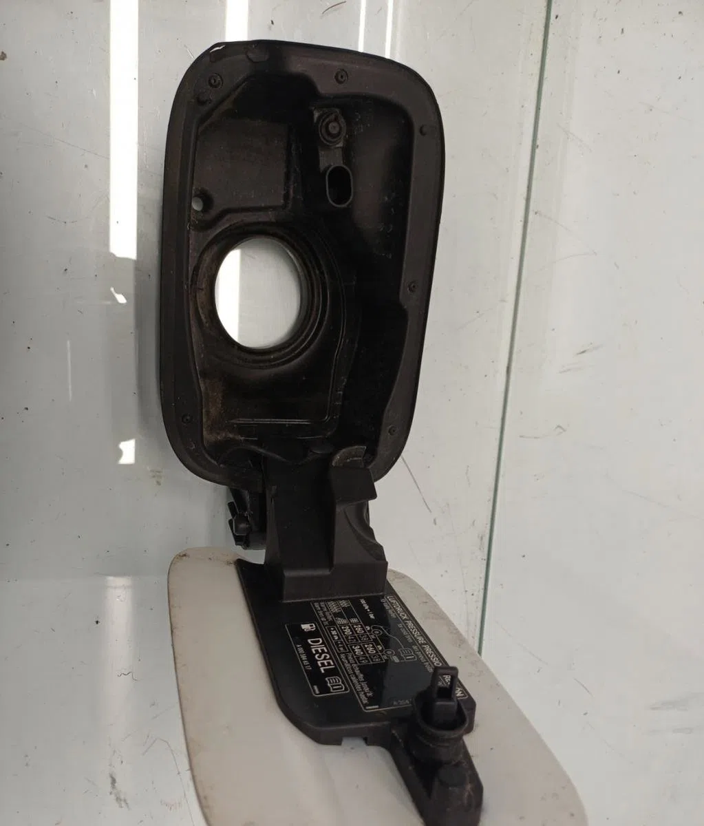 Volet de trappe carburant MERCEDES CLASSE C 204 PHASE 2 BREAK occasion