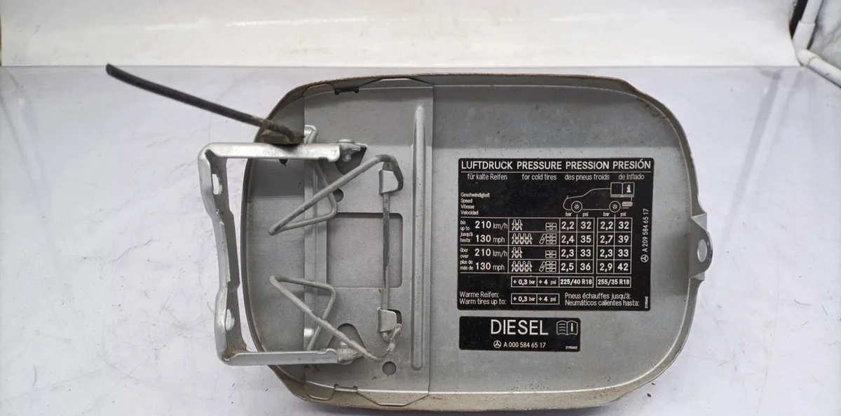 Volet de trappe carburant MERCEDES CLASSE CLK 209 COUPE occasion