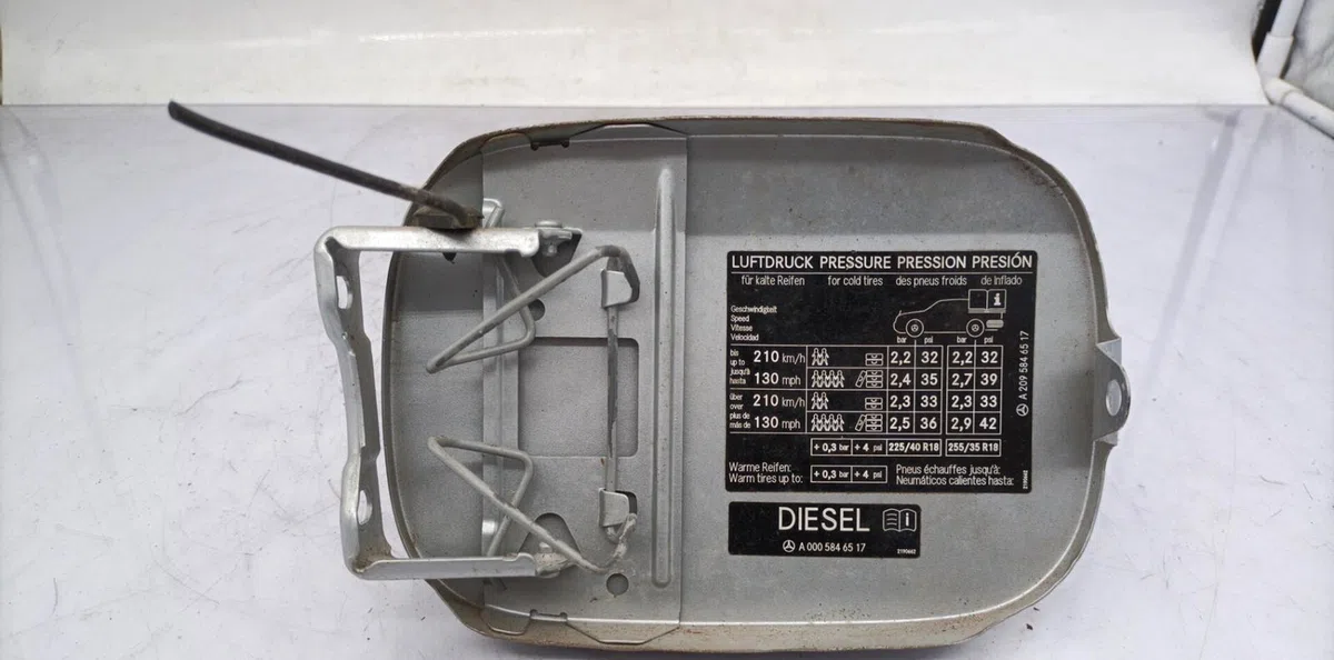 Volet de trappe carburant MERCEDES CLASSE CLK 209 COUPE occasion