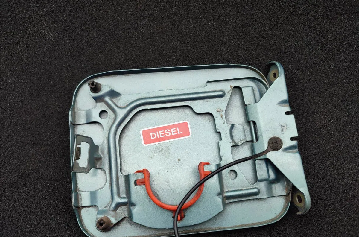 Volet de trappe carburant NISSAN ALMERA 2 PHASE 1 occasion