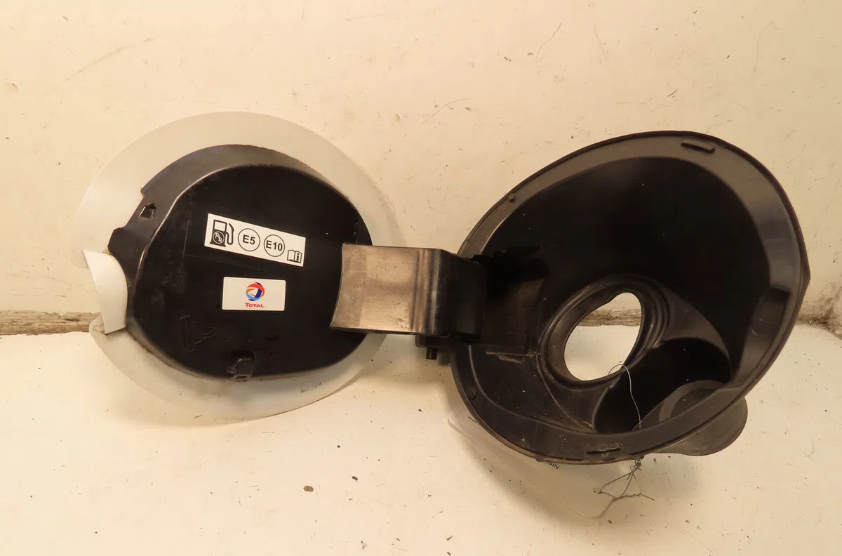 Volet de trappe carburant Peugeot 2008 I (CU_) 1.2 thp 110 - puretech 110 (2015) 5 portes occasion