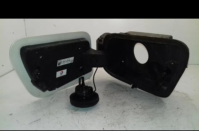 Volet de trappe carburant Peugeot 2008 II (UD_, US_, UY_, UK_) 1.2 thp - puretech 155 (ushnns, urhnns, uxhnjp, urhnjp,..