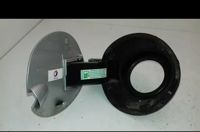 Volet de trappe carburant Peugeot 208 I (CA_, CC_) 1.2 vti 82 (2012) occasion