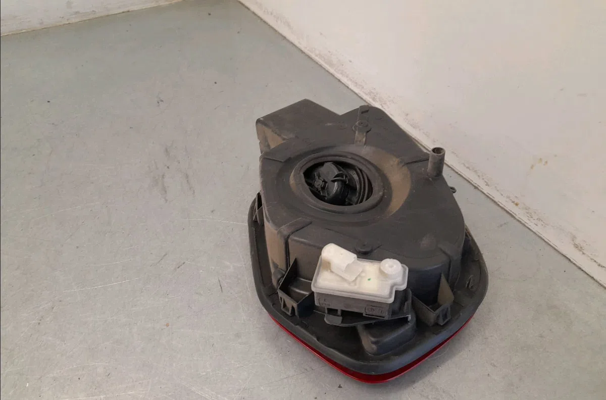 Volet de trappe carburant Peugeot 208 II (UB_, UP_, UW_, UJ_) 1.2 puretech 100 (2019) 5 portes occasion