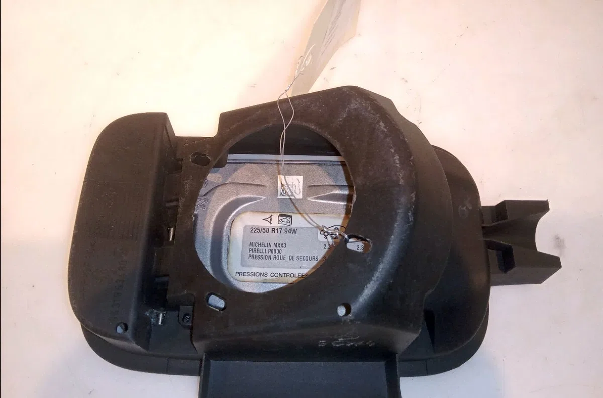 Volet de trappe carburant Peugeot 607 (9D, 9U) 3.0 v6 24v (2000-2004) occasion