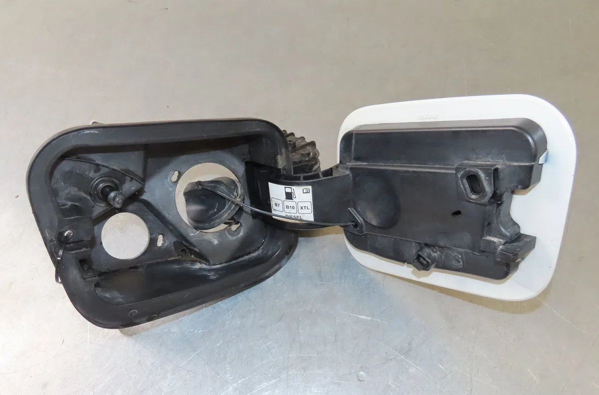 Volet de trappe carburant Renault CAPTUR II (HF_) Blue dci 115 (hfad) (2020) occasion