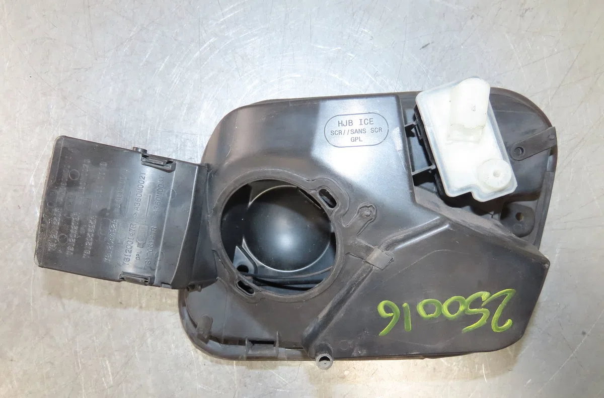 Volet de trappe carburant Renault CAPTUR II (HF_) Tce 160 (hfn1) (2020) occasion