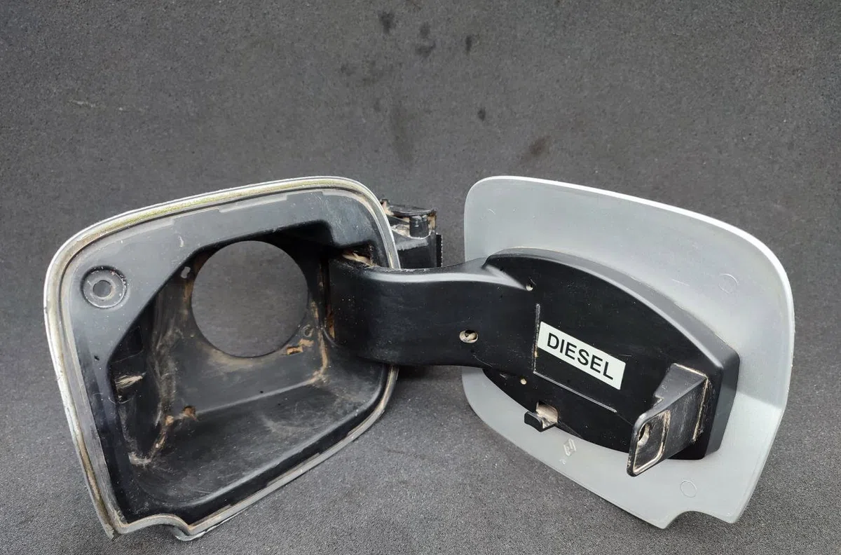 Volet de trappe carburant RENAULT CLIO 3 PHASE 1 BREAK occasion