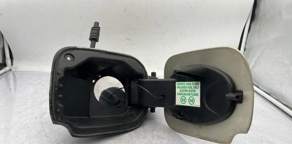 Volet de trappe carburant RENAULT CLIO 3 PHASE 1 occasion