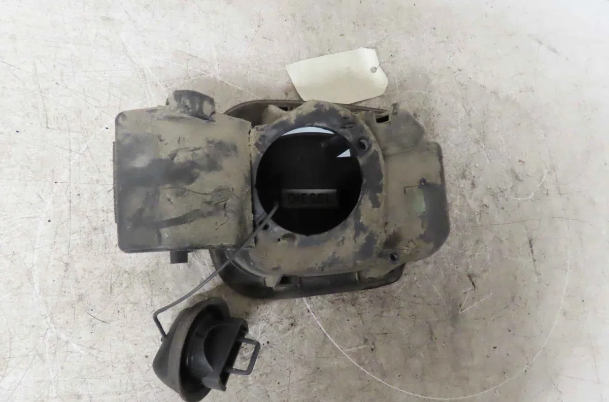 Volet de trappe carburant RENAULT CLIO III occasion