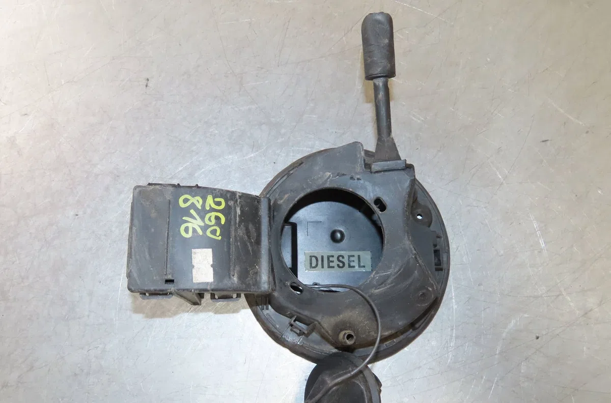 Volet de trappe carburant Renault CLIO IV (BH_) 1.5 dci 90 (2012) 5 portes occasion