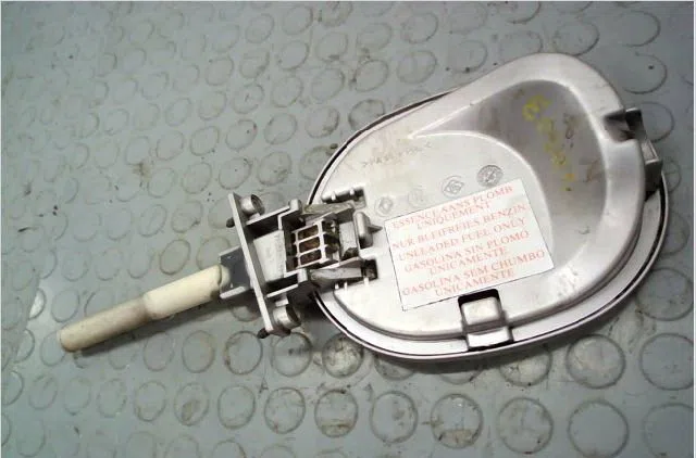 Volet de trappe carburant Renault LAGUNA I (B56_, 556_) 2.0 (b56c-h-n) (1993-2001) occasion