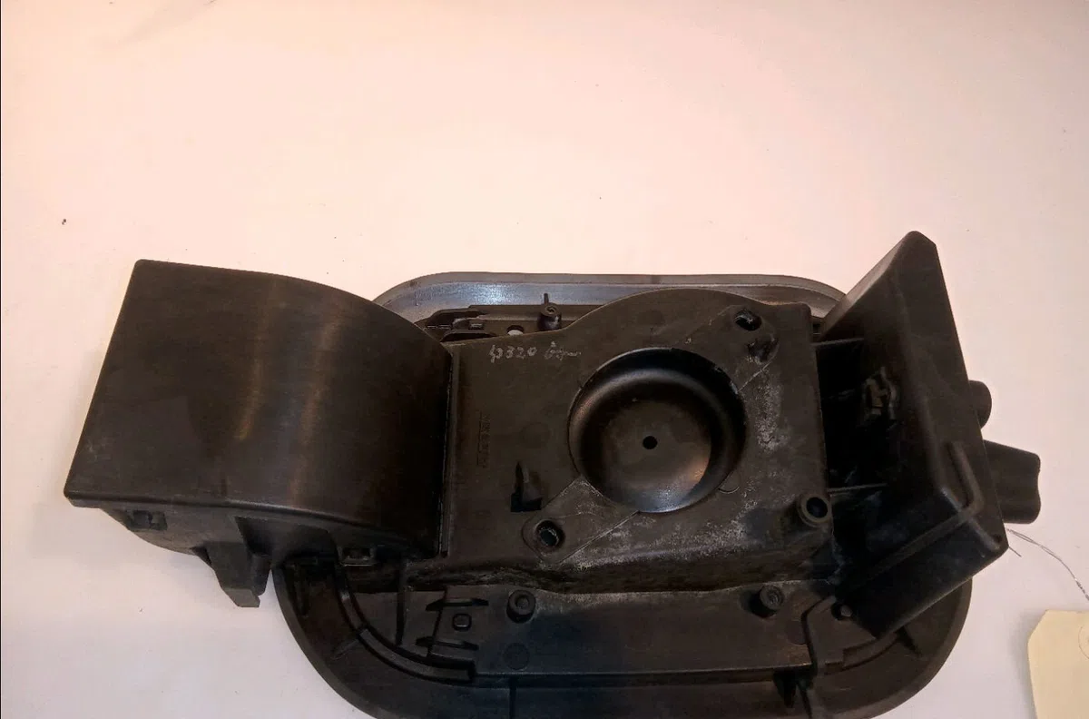 Volet de trappe carburant Renault LAGUNA III Grandtour (KT0-1) 2.0 dci (kt07, kt0j, kt14, kt1a, kt1s) (2007-2015) occasi