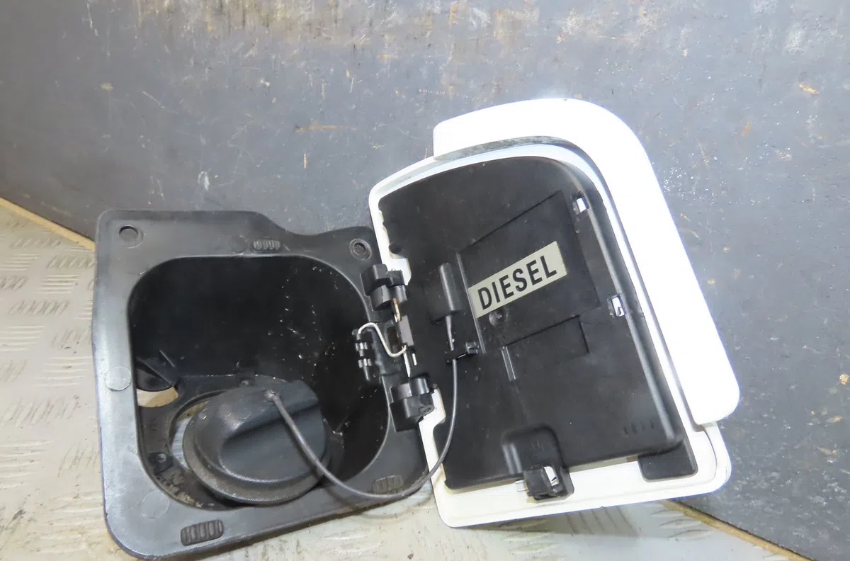 Volet de trappe carburant Renault MASTER III Camionnette (FV) 2.3 dci 130 fwd (fv0m, fv0y) (2016) occasion
