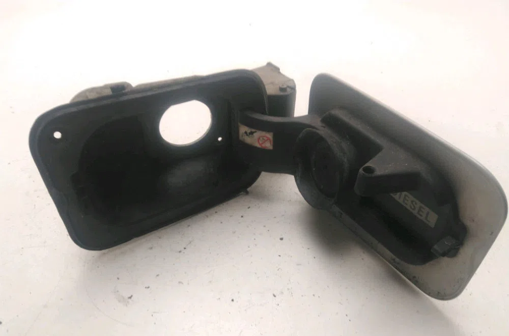 Volet de trappe carburant Renault MEGANE II (BM0-1_, CM0-1_) 1.9 dci (bm0g, cm0g) (2002-2008) 5 portes occasion