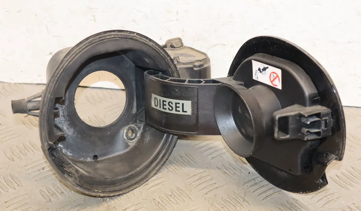 Volet de trappe carburant Renault MEGANE III Coupé (DZ0-1_) 1.9 dci (dz0n, dz0j, dz1j, dz1k) (2008-2015) occasion