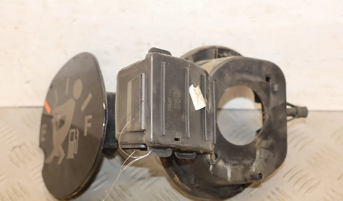 Volet de trappe carburant Renault MEGANE III Coupé (DZ0-1_) 1.9 dci (dz0n, dz0j, dz1j, dz1k) (2008-2015) occasion