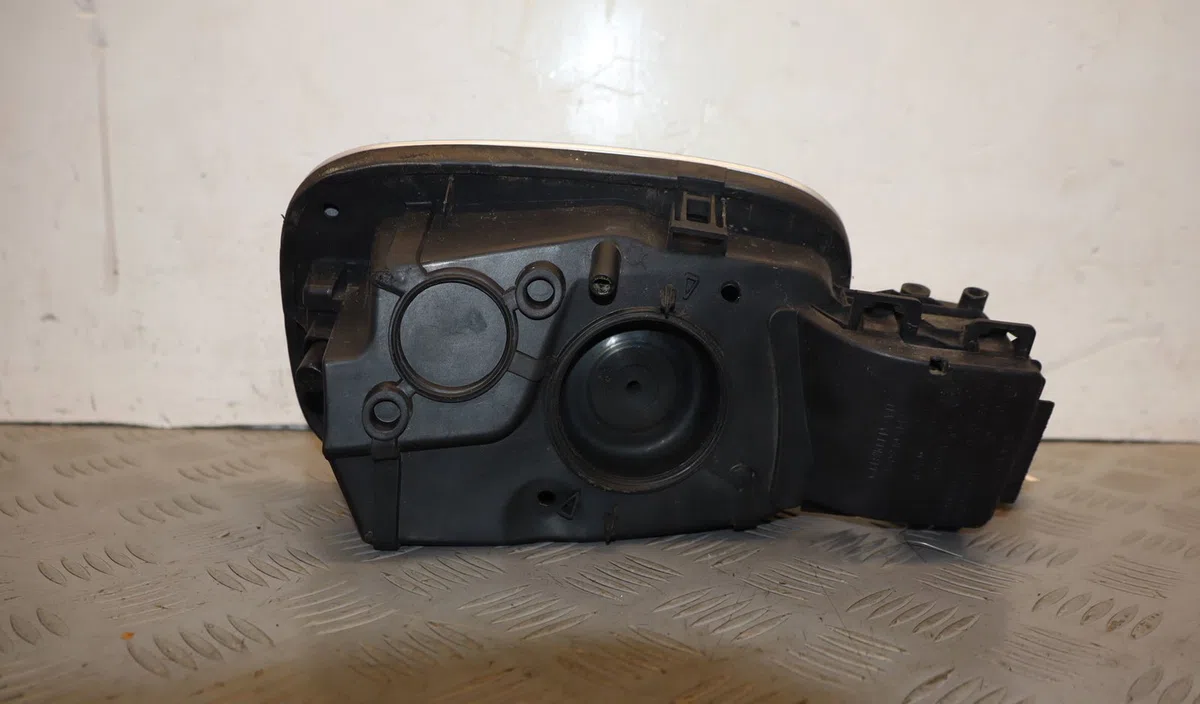 Volet de trappe carburant Renault MEGANE IV 3-5 portes (B9A-M-N_) 1.2 tce 100 (b9ms) (2015) occasion