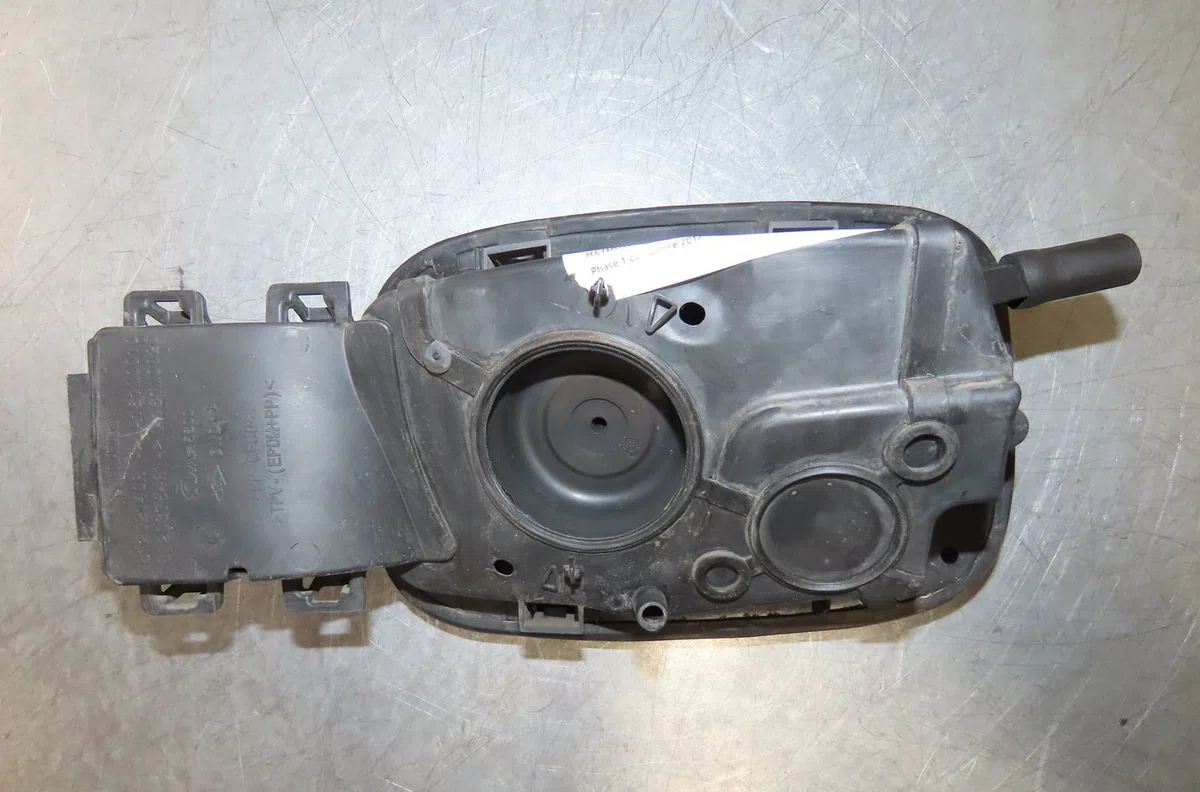 Volet de trappe carburant Renault MEGANE IV 3-5 portes (B9A-M-N_) 1.2 tce 130 (b9mr) (2015) 5 portes occasion
