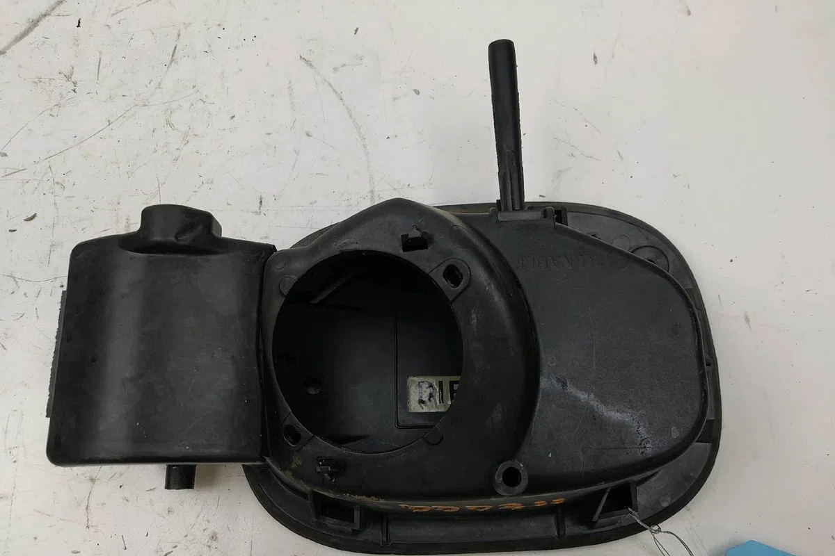 Volet de trappe carburant Renault MODUS - GRAND MODUS (F-JP0_) 1.5 dci (fp0d, jp0d) (2004) occasion